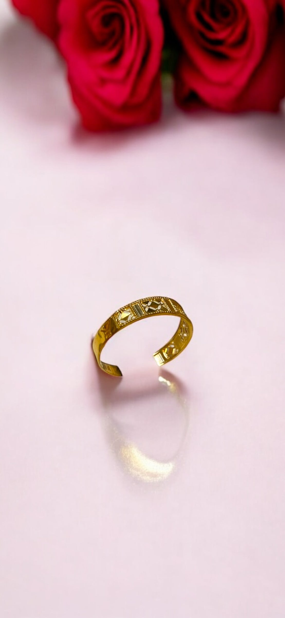 21k Pretty Petite Ring